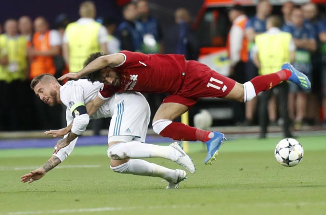 Fallo Salah Ramos fischiato Inghilterra Spagna