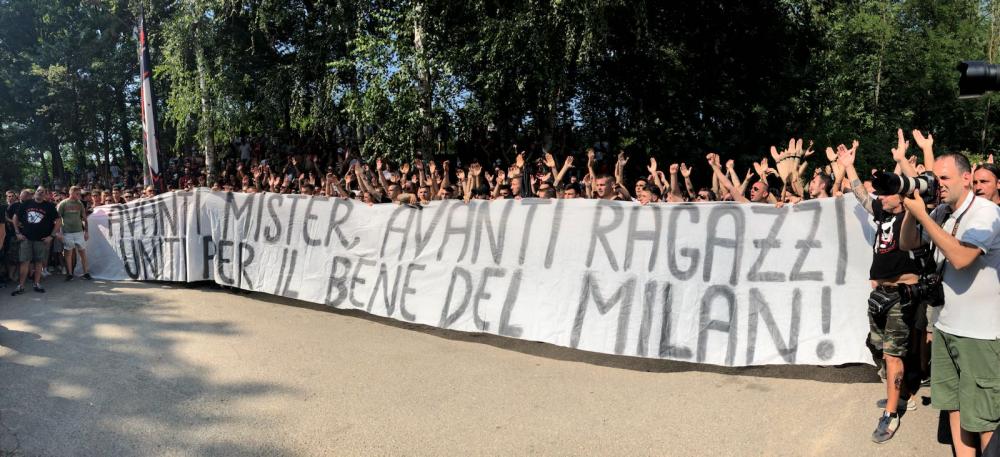 Milan comunicato Curva Sud a difesa di Mirabelli e Gattuso