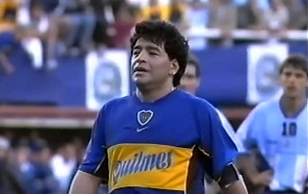 Accadde oggi calcio 10 novembre addio calcio Maradona